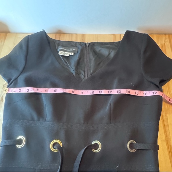 Donna Morgano Black V-Neck Sheath Dress Size 8 Gold Grommet Waist Tie - Picture 9 of 12